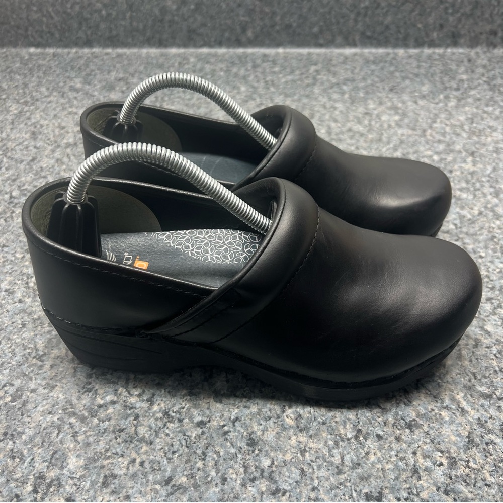 Dansko XP 2.0 Black Leather Clogs Slip Resistant Shoes | Size 37 (Women’s 7)